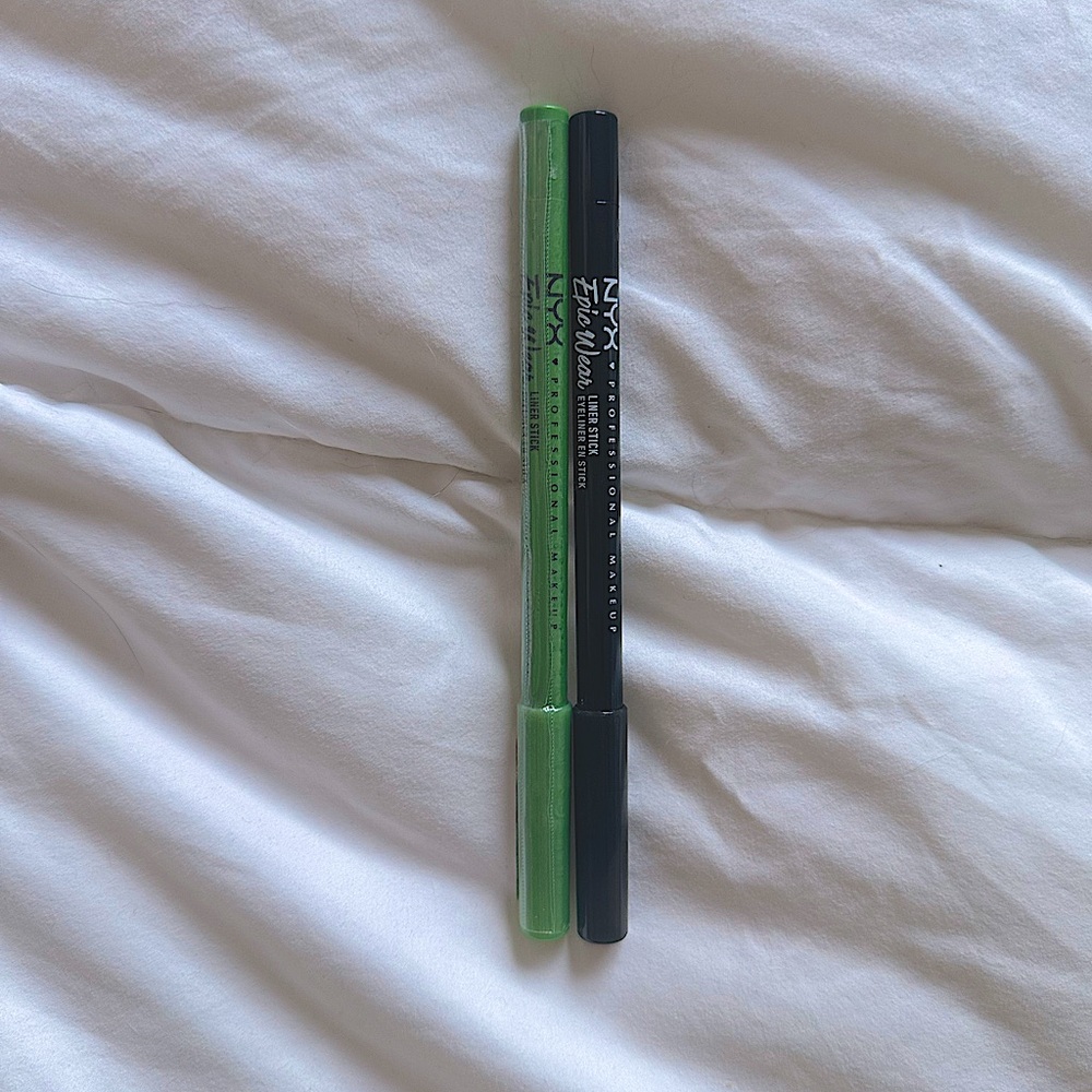 BRAND NEW NYX Epic Wear Eyeliner Stick Bundle of Pitch Black & Emerald Cut